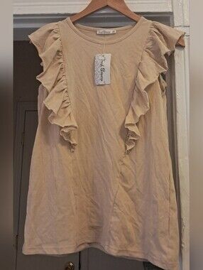 NWT Trend Blossoms Ruffled Top